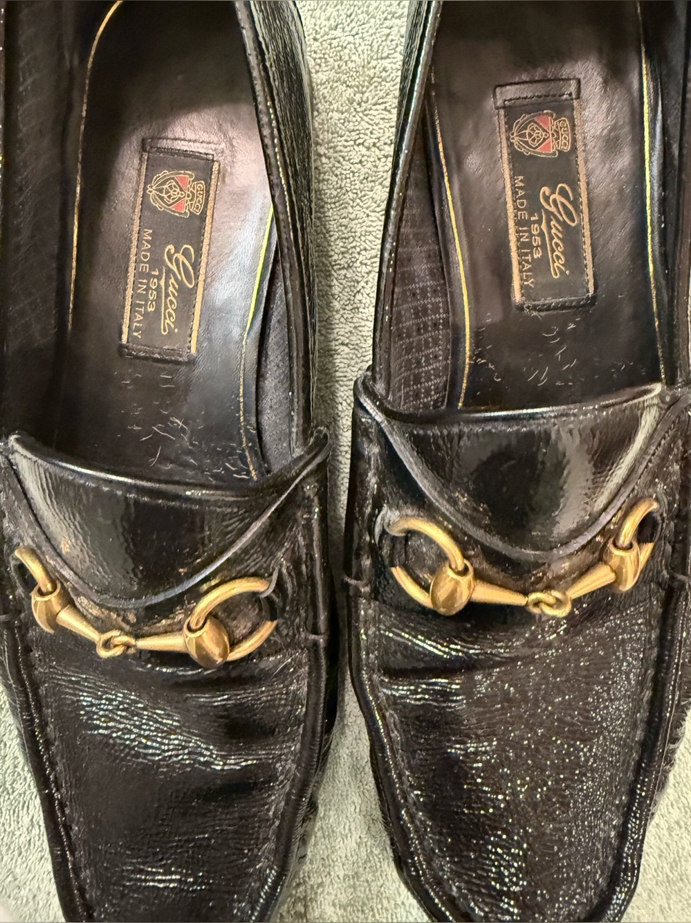 Gucci Black Leather Men’s Horsebit Loafers with Gold Hardware - Picture 3 of 13